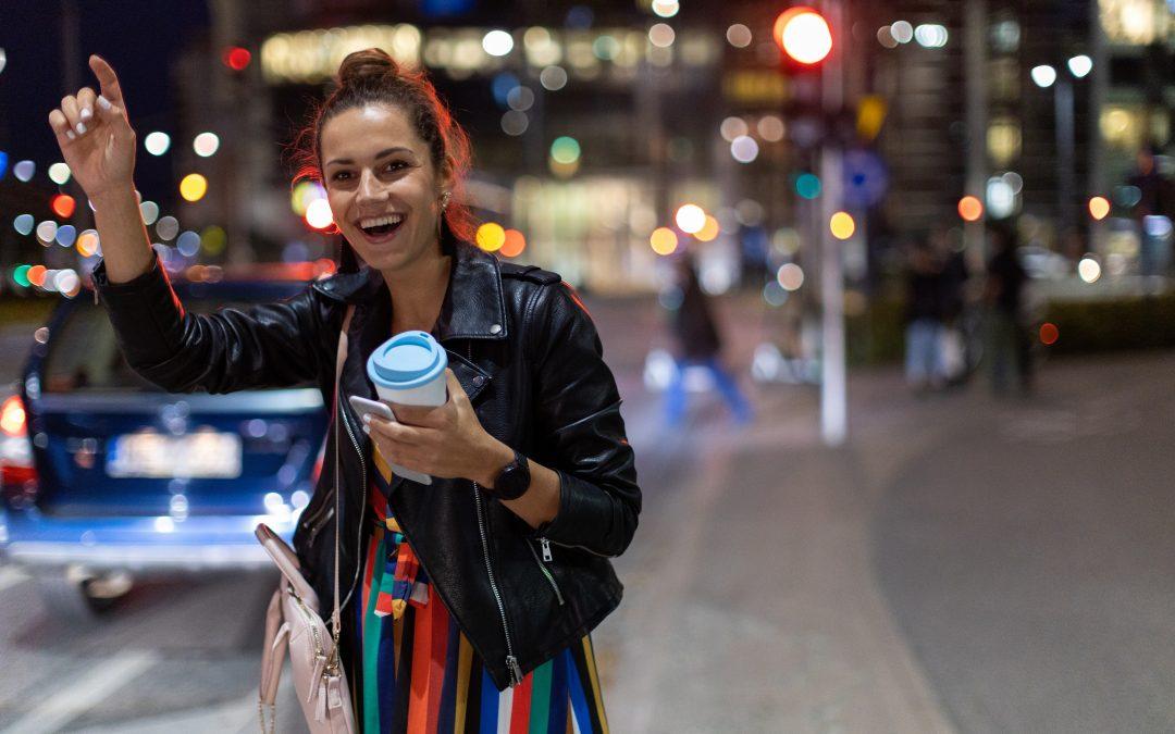 Sicher durch die Nacht: Ein wichtiger Schritt hin zu einem Frauen-Nacht-Taxi